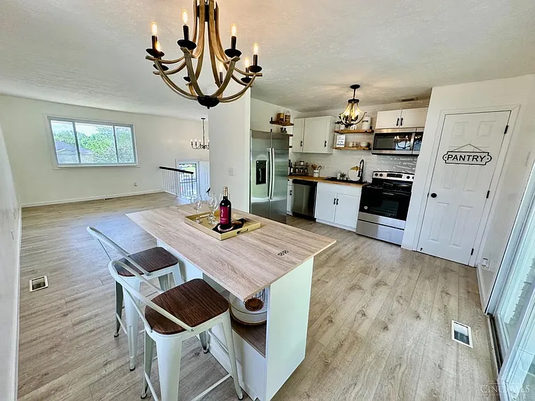 10161 Pottinger Rd — Photo 3