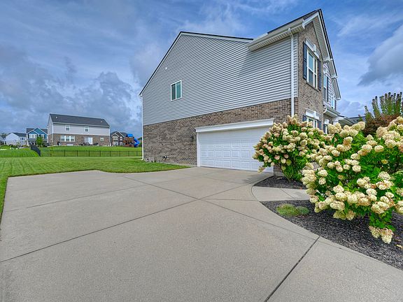 3rd image of 9429 Riviera Dr