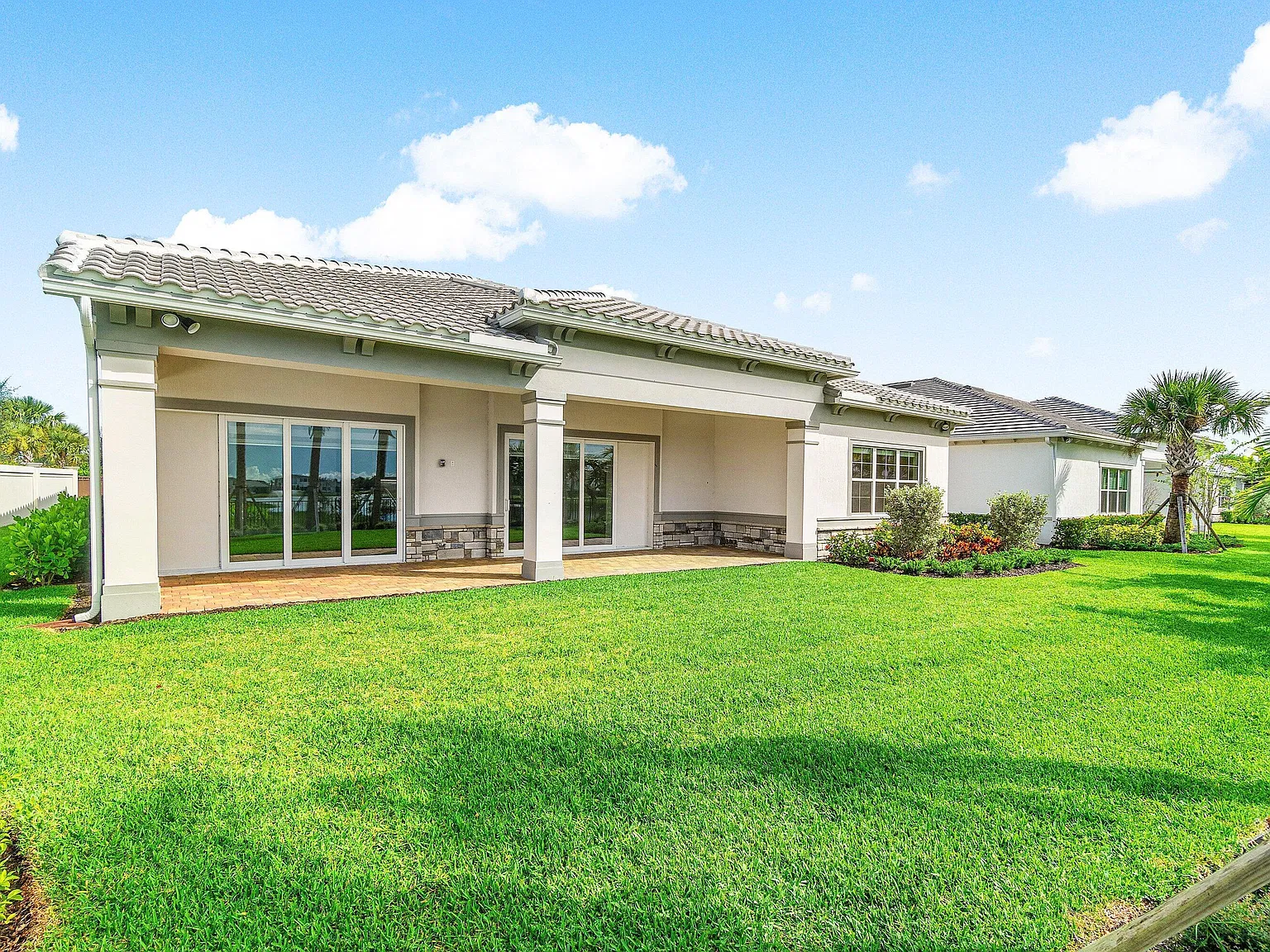 3 bed, 2.5 bath, 2710 sqft, $5,500 — Photo 3