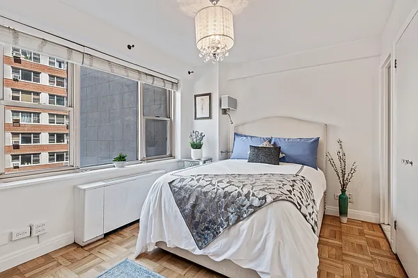 Sold by Iconik | media 9