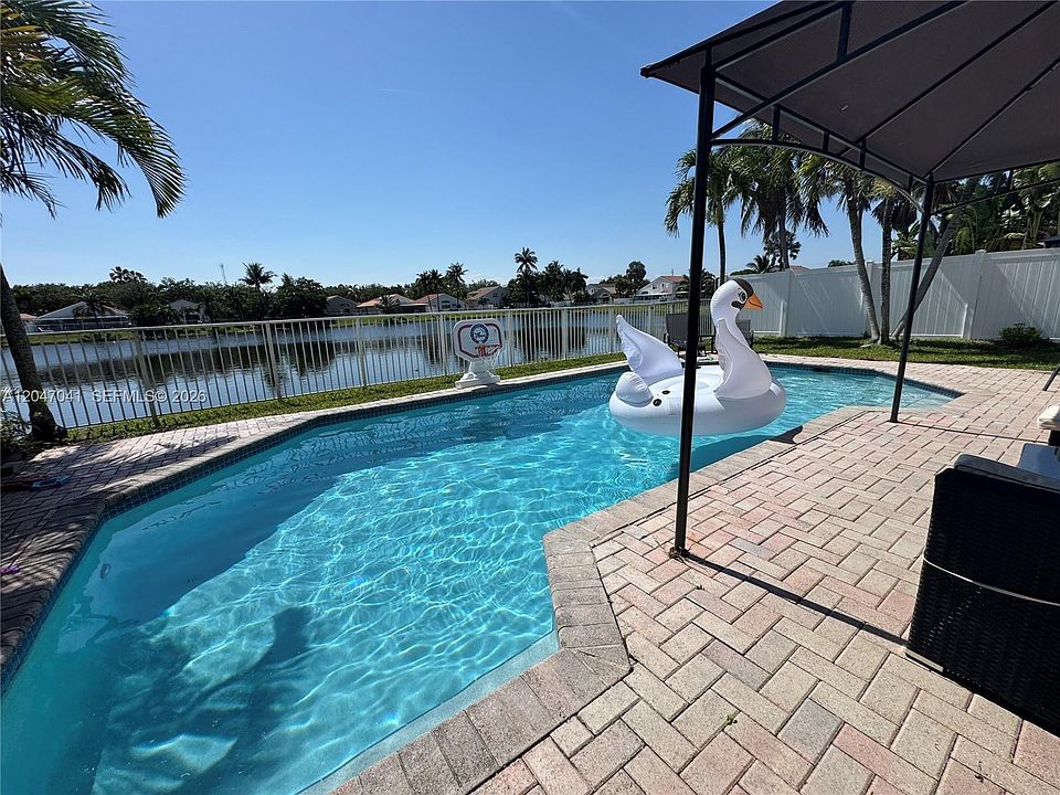 1st image of 4943 SW 33rd Way