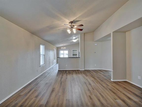 5th image of 1109 S Brook Dr