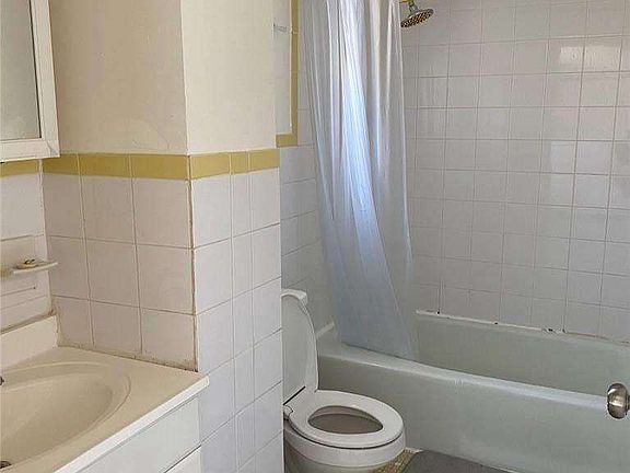 5th image of 6-15 Collegepointblvd