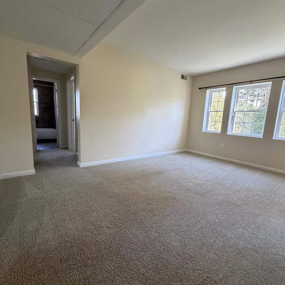 2 bed, 1.0 bath, 820 sqft, $2,450 — Photo 3