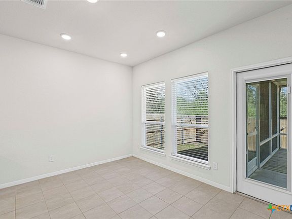 5th image of 424 Oxford Ln
