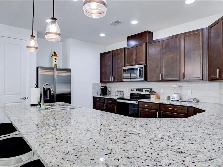 125 Parrot Ave — Photo 6