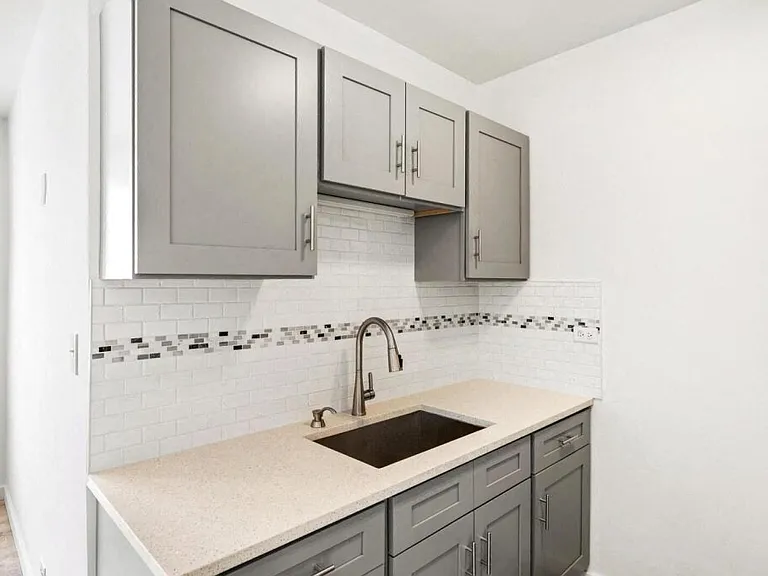 5726 N. Winthrop — Photo 42