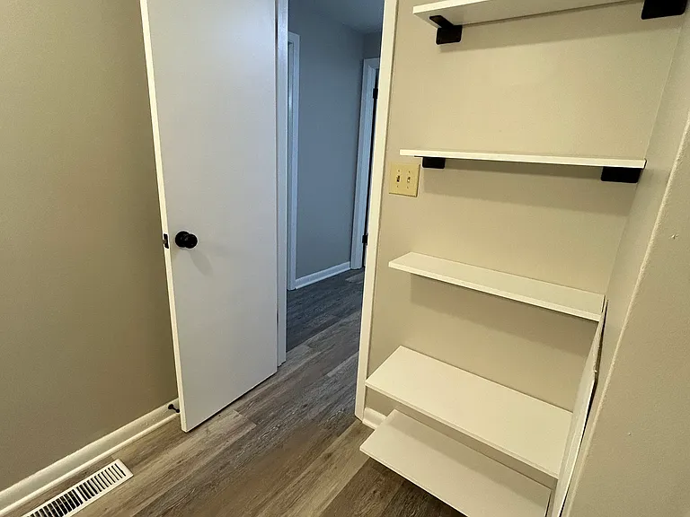 122 W North St #5 — Photo 21