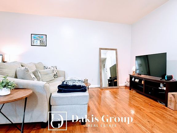 4th image of 28-02 Crescent St #Dg1