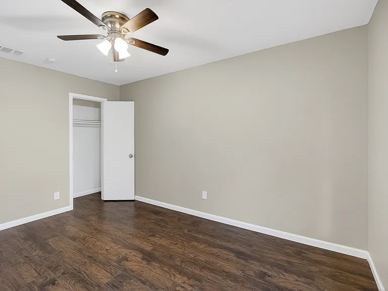 2219 Foxcroft Ln — Photo 13