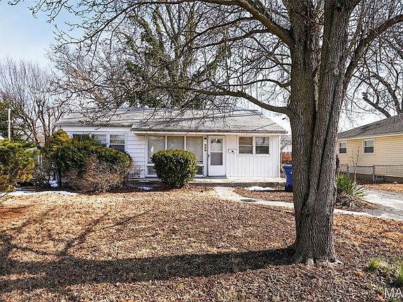 2nd image of 860 Saint Brendan Ln