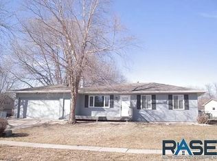5716 W 56th St, Sioux Falls, SD 57106
