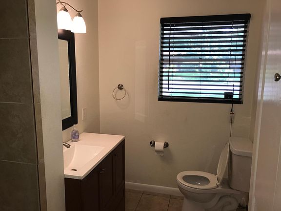 3rd image of 210 Serenade Dr