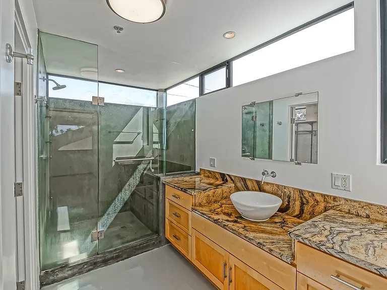 522 Grand Blvd — Photo 36