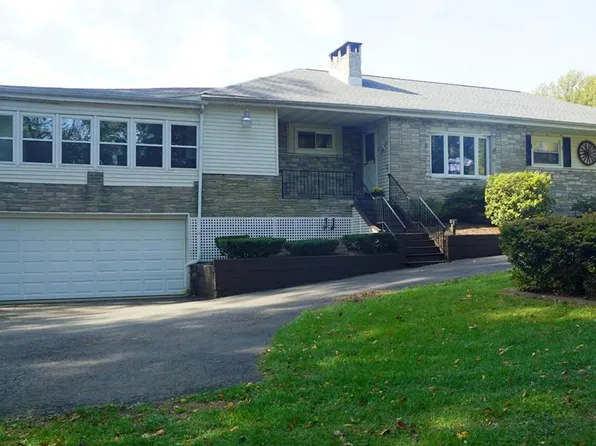 5506 Walnut Ln, Zionsville, PA 18092