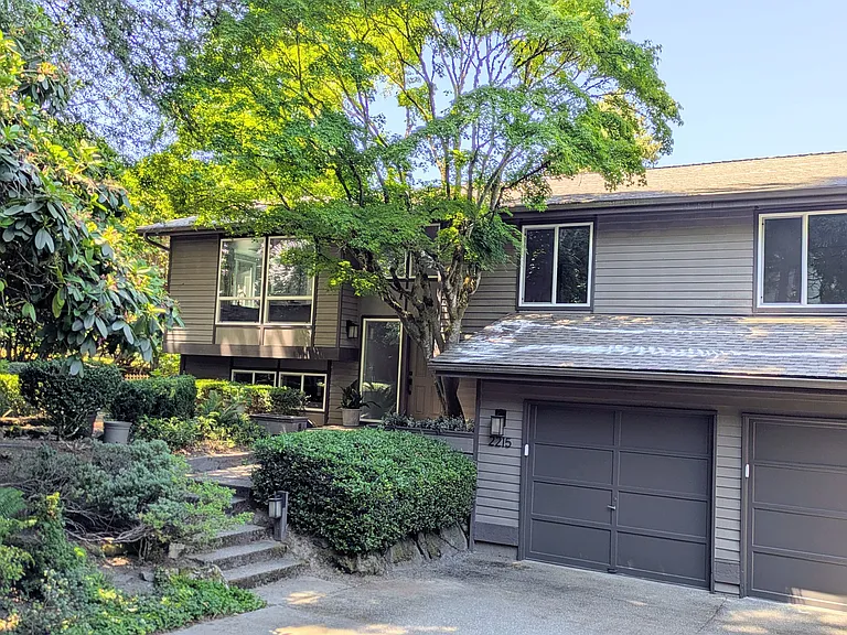 5BD/3Ba house with over $100K in renovations and improvements made in the past 3 months. Set in a private, park-like setting with outstanding schools and proximity to employment and commercial hubs.