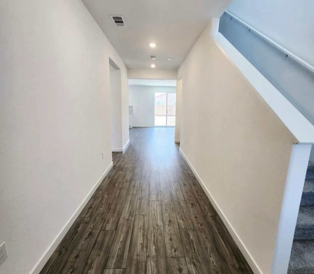 5 bed, 2725 sqft, $3,200 — Photo 2