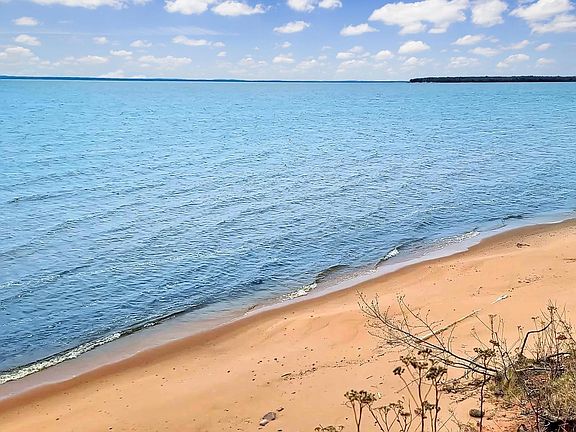 5th image of 3044A Big Bay Rd