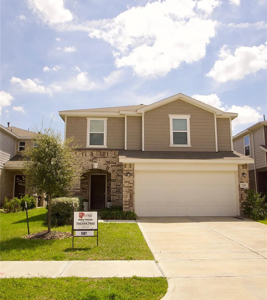 3 bed, 2.5 bath, 2237 sqft, $2,300 — Photo 1