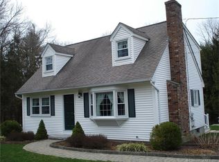 2 Dupont Ln, Norwich, CT 06360