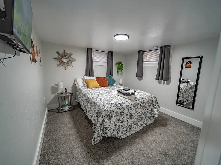 119 N 200 E — Photo 49