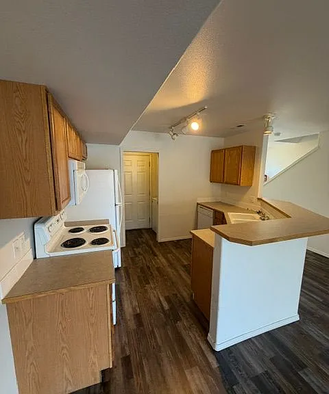 233 E Shelby Ln — Photo 7