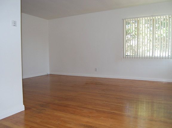 2nd image of 5963 Tujunga Ave