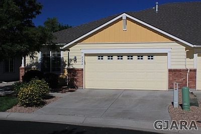 Oversized 2-Car Garage