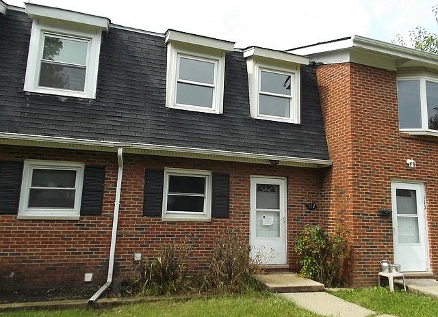 2nd image of 112 S Hale Ave