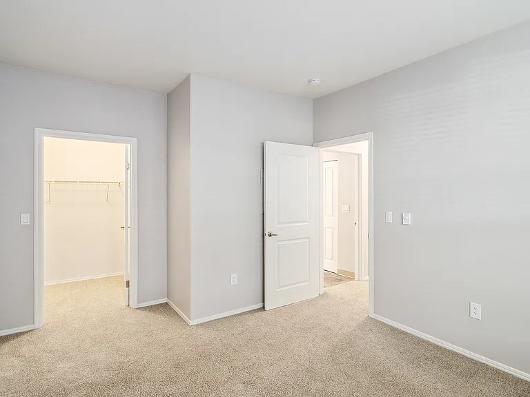Center Pointe Apartment Homes — Photo 10