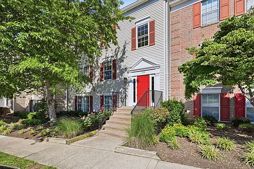 109 Fort Evans Rd SE #C Photo 1