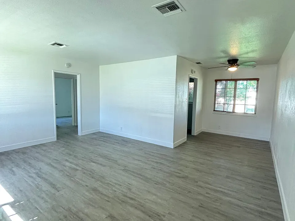 10404 Mountain View Ave