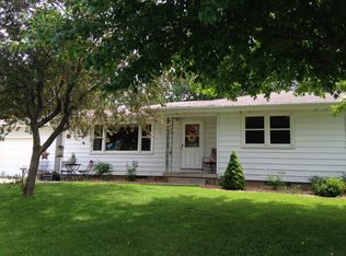 901 W Davison St, Roanoke, IL