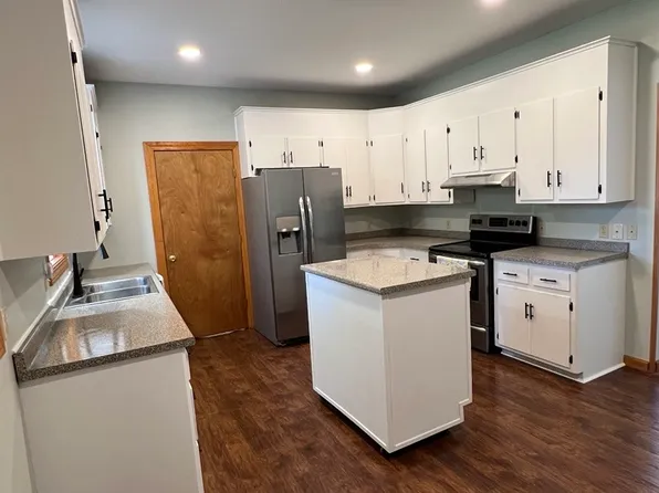 3 Lawrence Rd, Chicopee, MA 01013