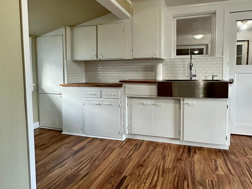 1st image of 818 E Beacon Ave