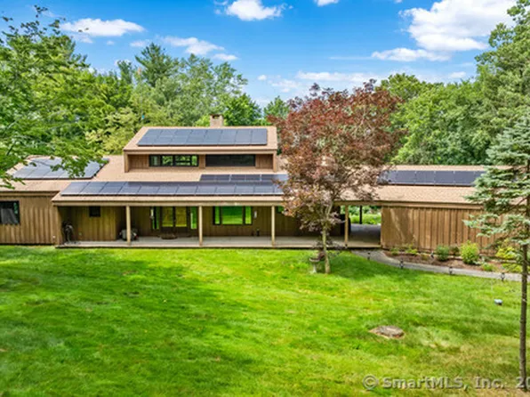 41 Woodridge Circle, Ledyard, CT 06335