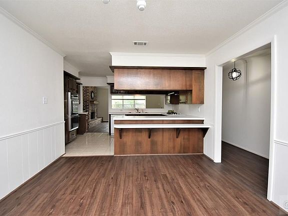 4th image of 5403 Thornwood Cir