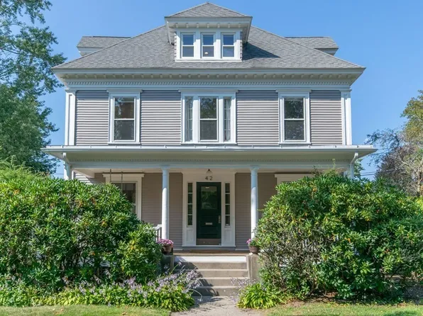 42 Woodlawn Pl, Longmeadow, MA 01106