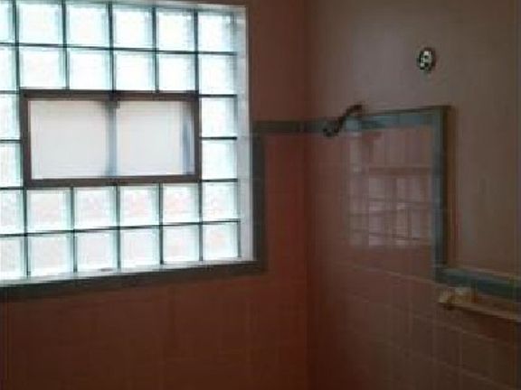 4th image of 6025 Margaretta Ave