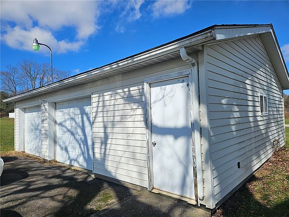 3rd image of 121 North Rd