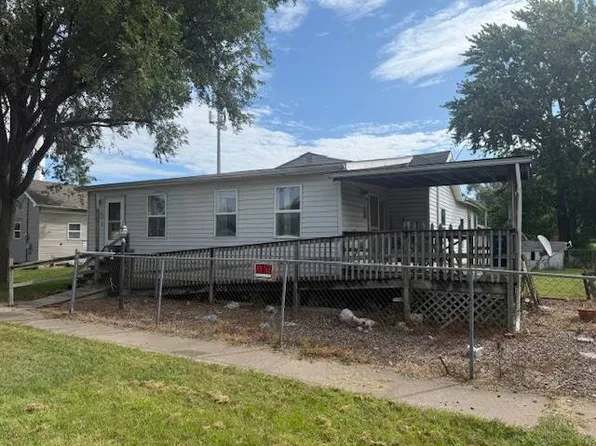 807 S 4th St, Monmouth, IL 61462