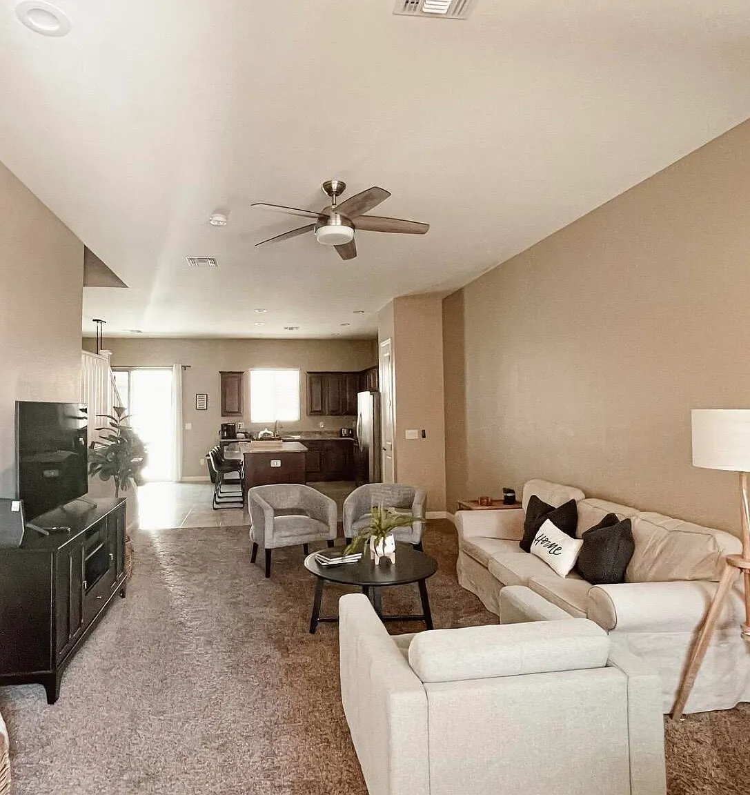 4 bed, 2.5 bath, 2057 sqft, $2,300 — Photo 4