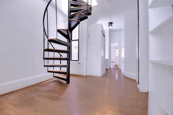 Rented by Urbane Brokerage | media 13