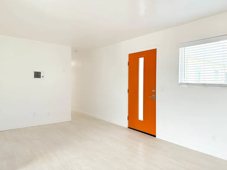 4639 Bancroft St — Photo 10