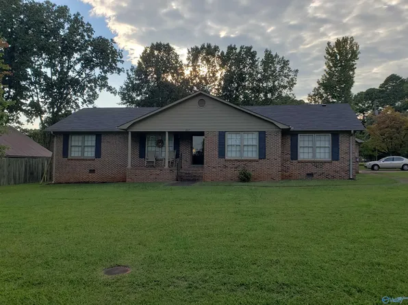 2817 Hunterwood Dr SE, Decatur, AL 35603