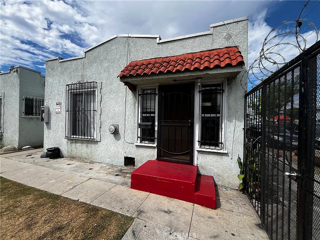 12 bed, 6600 sqft, $1,600 — Photo 3