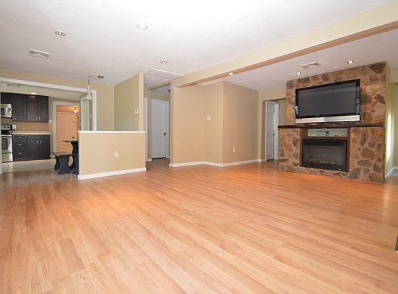 3rd image of 6702 Woodlawn Dr