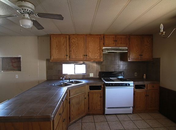3rd image of 1945 Oliver Dr