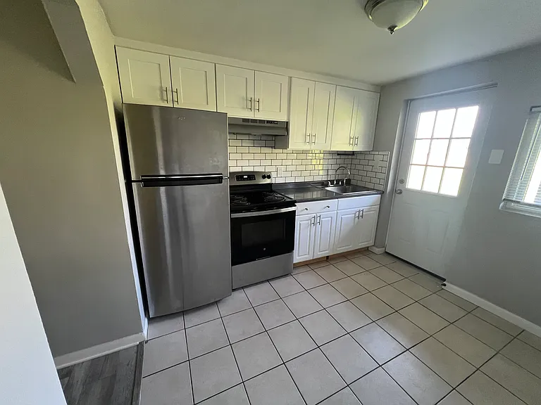 8200 Woodland Shore Dr #4 — Photo 11