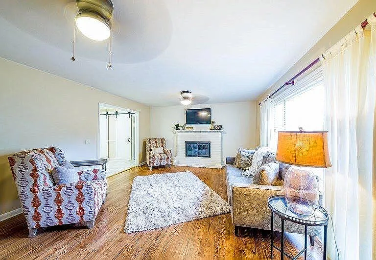 2211 W Sherwood Ave — Photo 3